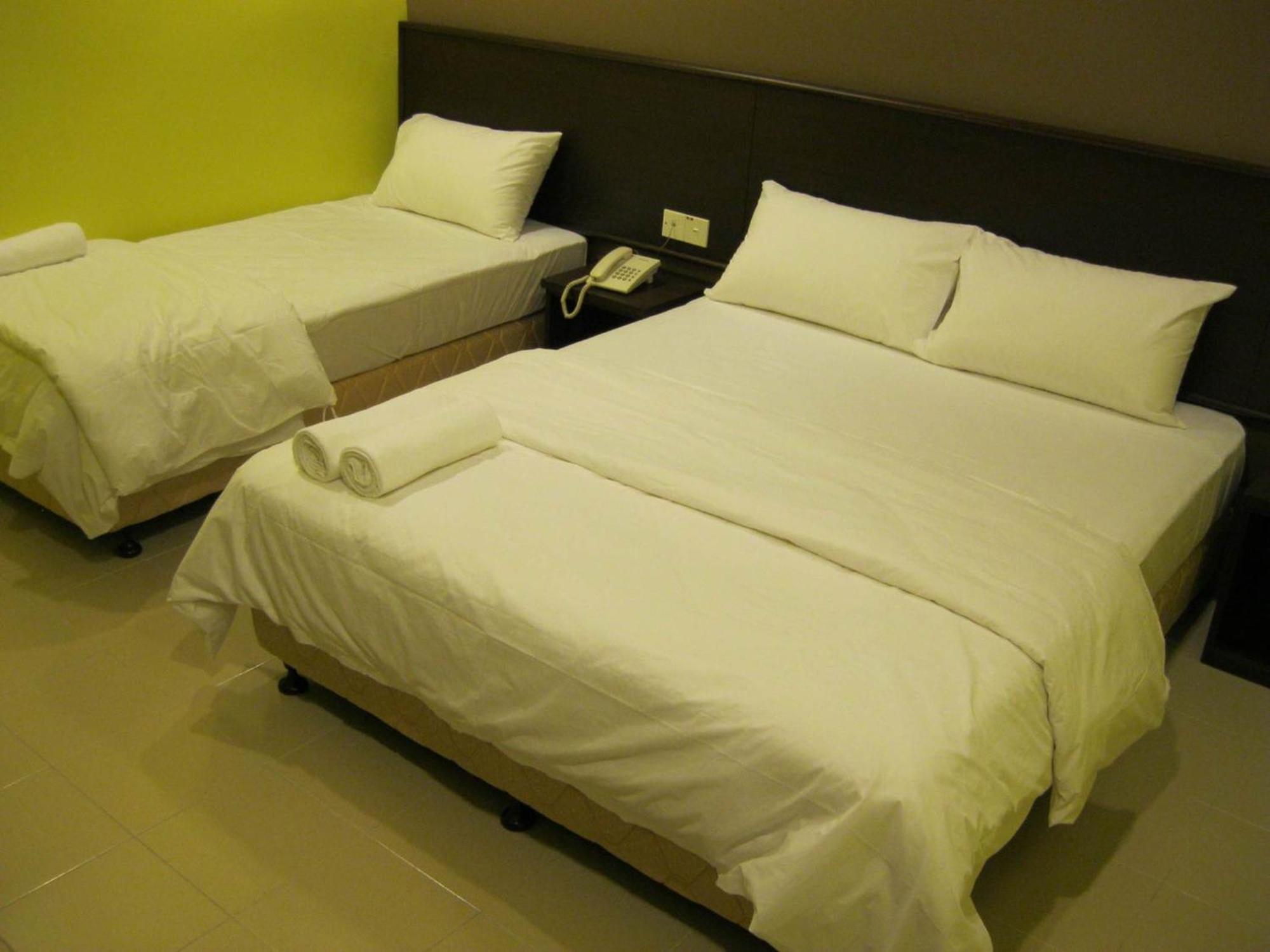 Bary Inn, Klia & Klia2 - 24 Hours Free Airport Pick-Up Sepang Exterior photo