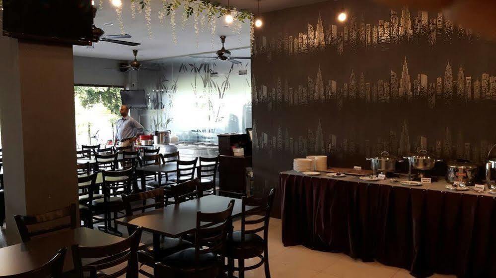 Bary Inn, Klia & Klia2 - 24 Hours Free Airport Pick-Up Sepang Exterior photo