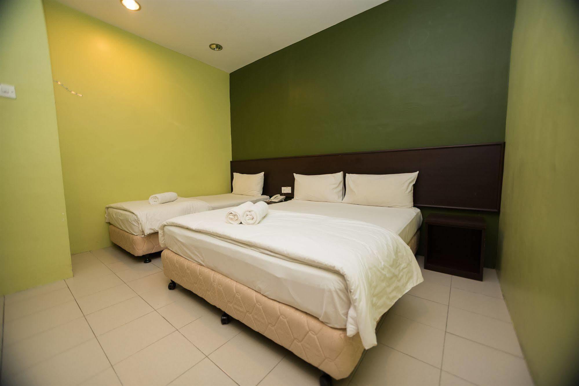Bary Inn, Klia & Klia2 - 24 Hours Free Airport Pick-Up Sepang Exterior photo