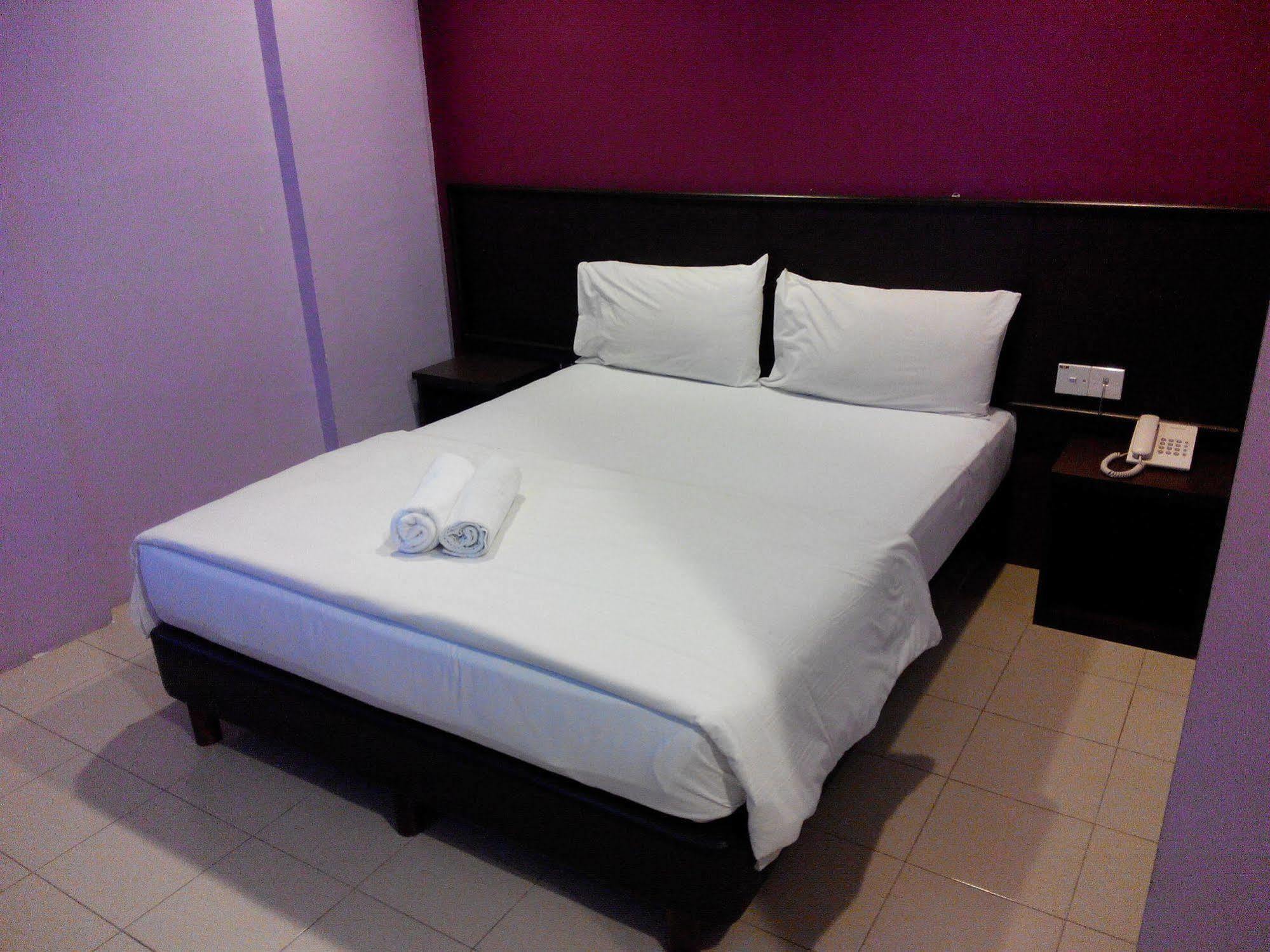 Bary Inn, Klia & Klia2 - 24 Hours Free Airport Pick-Up Sepang Exterior photo