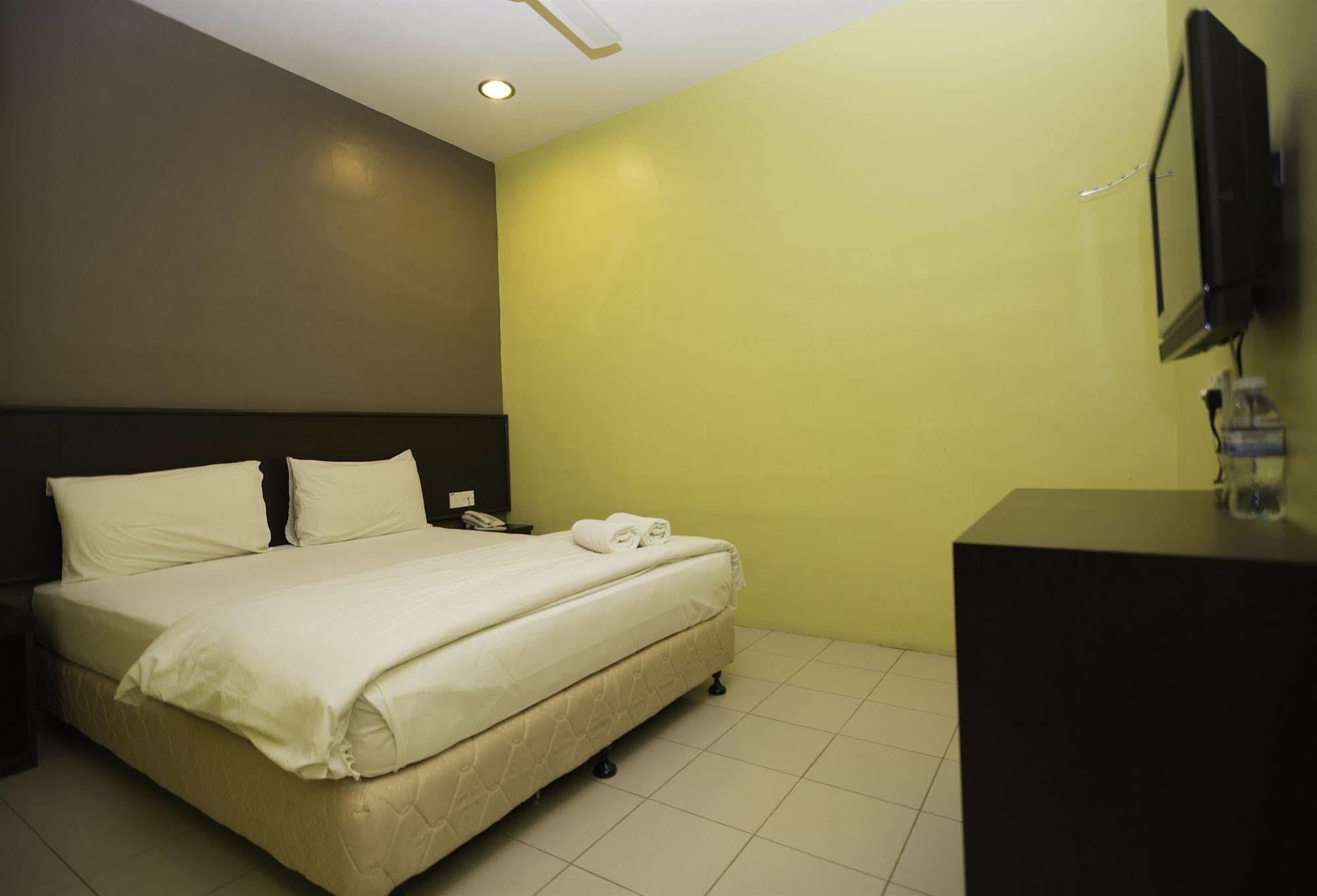 Bary Inn, Klia & Klia2 - 24 Hours Free Airport Pick-Up Sepang Exterior photo