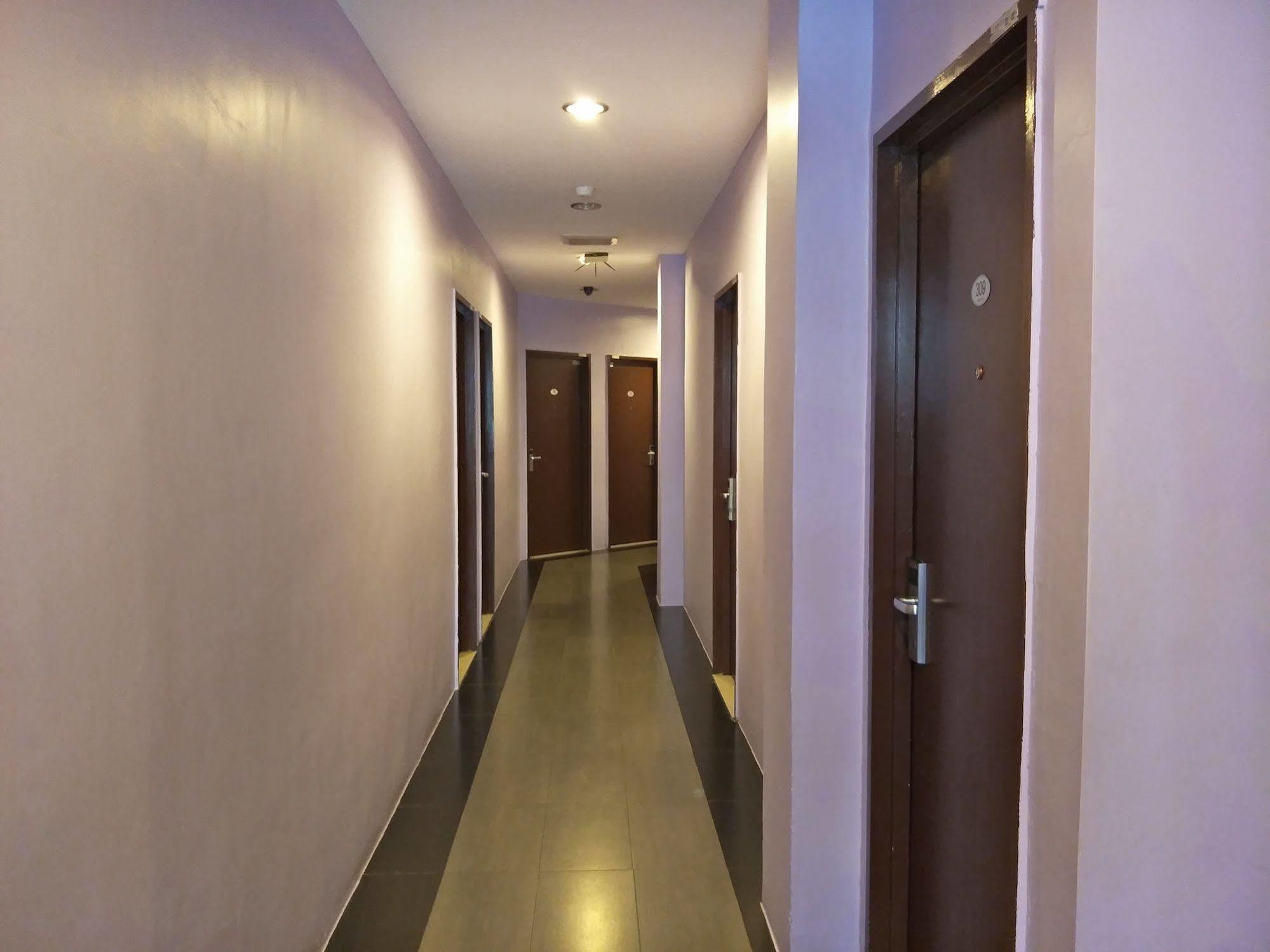 Bary Inn, Klia & Klia2 - 24 Hours Free Airport Pick-Up Sepang Exterior photo