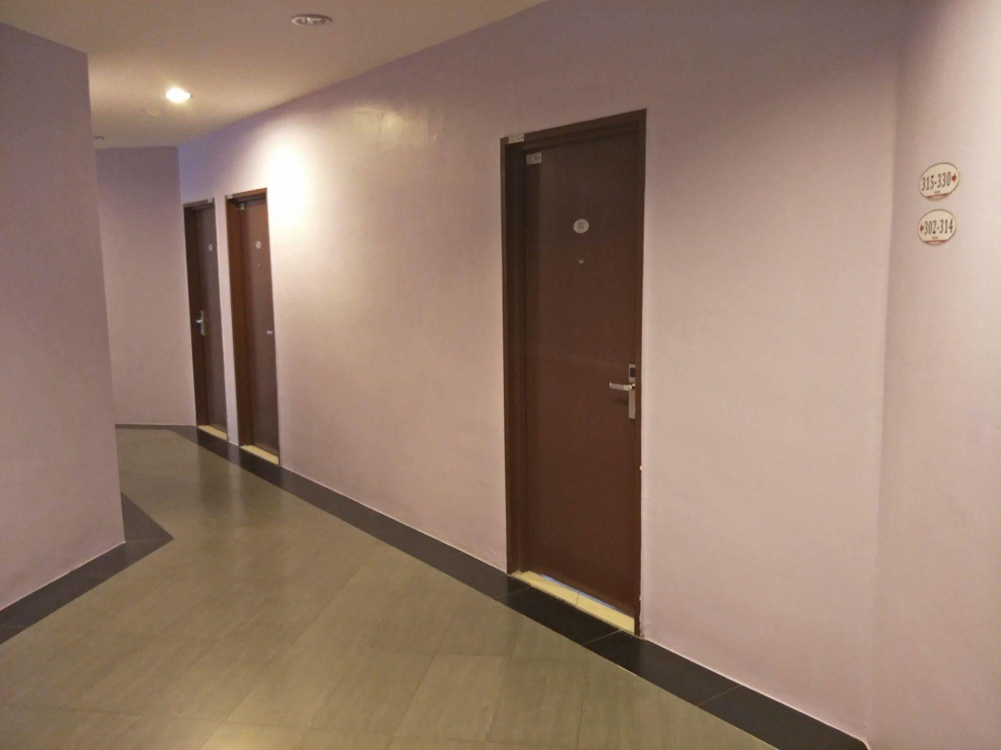 Bary Inn, Klia & Klia2 - 24 Hours Free Airport Pick-Up Sepang Exterior photo